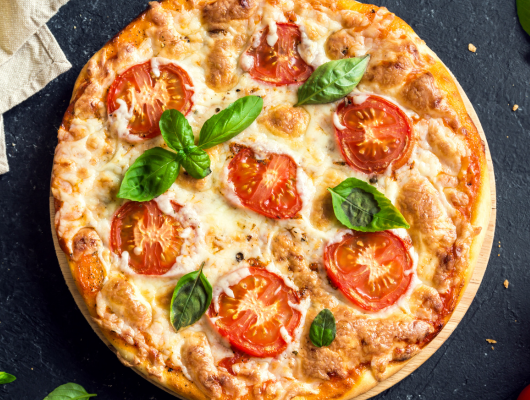 pizza maison sans gluten légumes grillés et mozzarella vegan