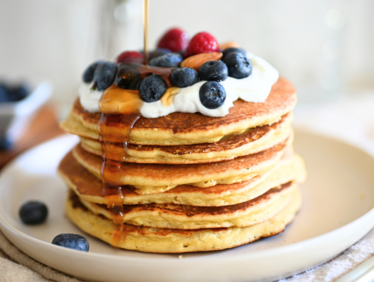 pancakes caramel crème fruits rouges